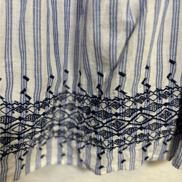 Old Navy Embroidered Smocked Tie Shoulder Striped Blue Sleeveless Boho Top XL - Picture 6 of 15